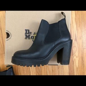 Dr Martens Hurston platform bootie size 9 US